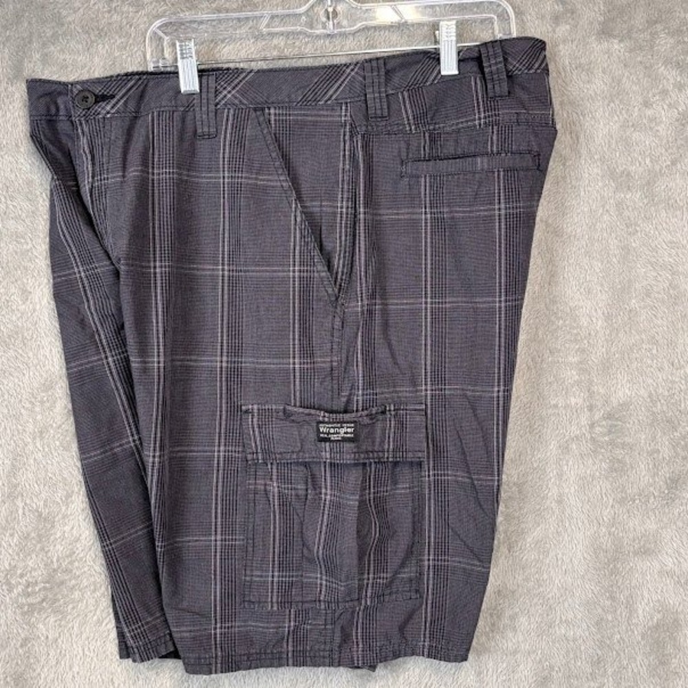 Wrangler Authentic Issue Mens Plaid Cargo Shorts Grey Charcoal Size 38 Utility
